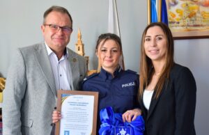 Policjantka doceniona za pomoc, udzieloną po służbie