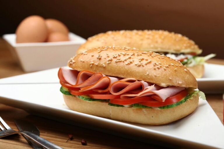 Tradycyjne wędliny w polskiej kuchni – czym wyróżnia się ogonówka