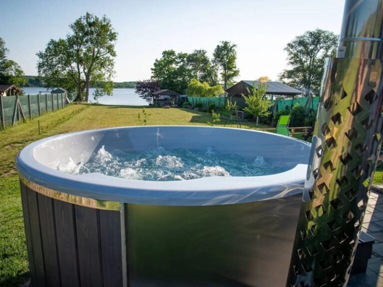 Jak prawidłowo korzystać z balii ogrodowej? JuraSpa podpowiada