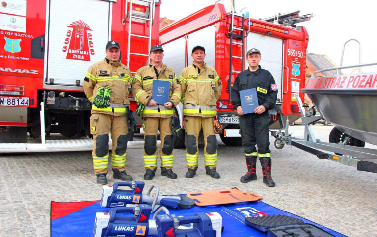 Strażacy z Dobromierza i Roztoki zyskali nowy sprzęt [FOTO]