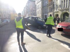 Miłośnicy trunków pod chmurką, nietrzeźwy zaczepiający klientów sklepu, spóźnialski pasażer. Interwencje straży miejskiej