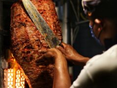 Kebab, który przyciąga z daleka – jak dobrać nóż elektryczny i opiekacz dla idealnych efektów