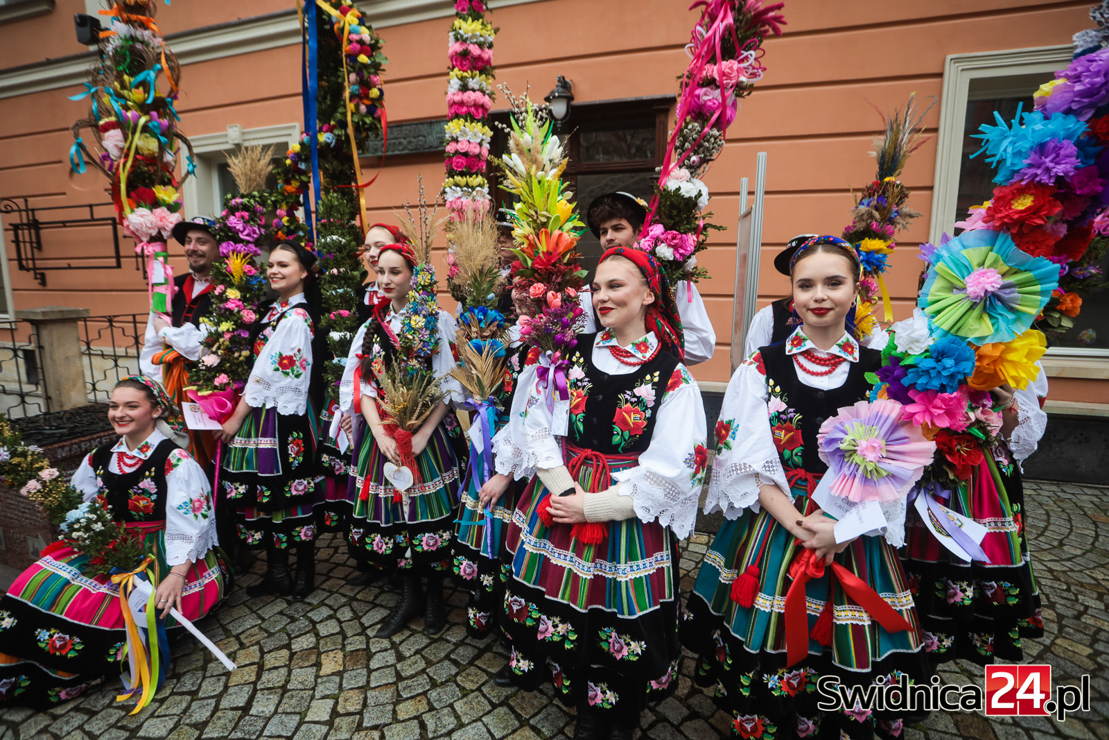 Korowód z palmami wielkanocnymi przeszedł przez Świdnicę [FOTO/VIDEO]