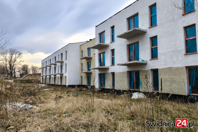 Koniec dramatu nabywców? Inwestycja przy Parkowej w Świdnicy zostanie dokończona