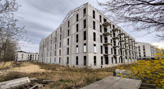 Od czterech lat czekają na swoje mieszkania. Oszukani mobilizują się, by ukończyć inwestycję