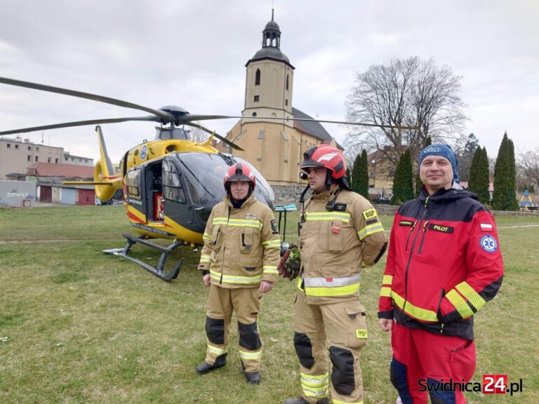 Śmigłowiec LPR lądował w centrum Strzegomia [FOTO]