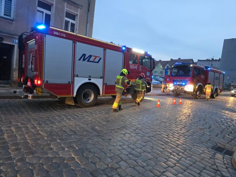 Strzegom. Zadymienie w kamienicy przy ulicy Świętej Anny [FOTO]