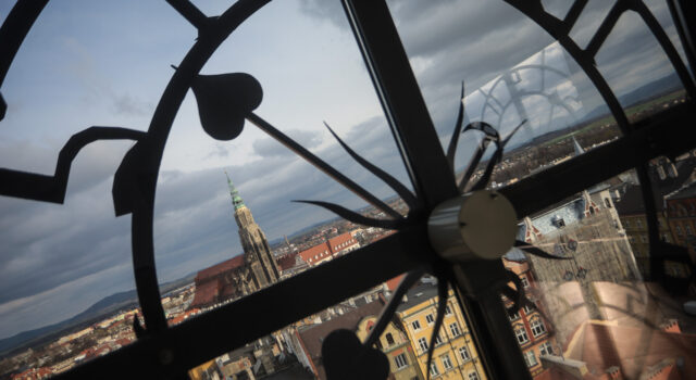 W ten weekend przestawiamy zegarki. Eksperci UPWr: czy warto zmieniać czas?