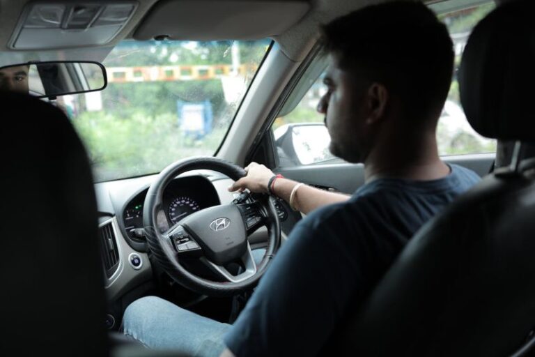 Najczęstsze błędy na egzaminie praktycznym. Zobacz, za co egzaminator przerywa jazdę