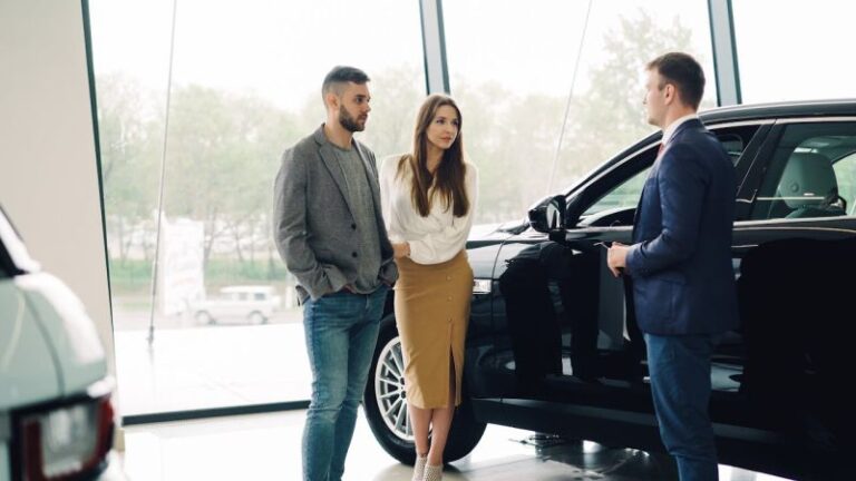 O co zapytać sprzedającego, gdy kupujesz nowy samochód? Kilka porad