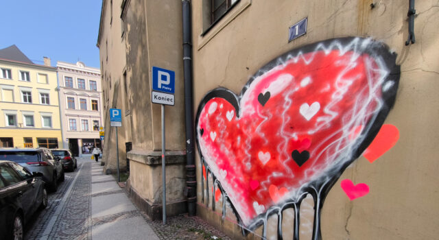 Za poryw serca grozi mu nawet do 8 lat więzienia. Autor graffiti na zabytku zatrzymany