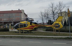 Mężczyzna wymagał pomocy medycznej. Wezwano śmigłowiec Lotniczego Pogotowia Ratunkowego