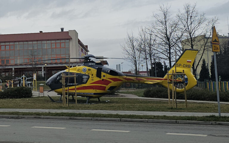 Mężczyzna wymagał pomocy medycznej. Wezwano śmigłowiec Lotniczego Pogotowia Ratunkowego