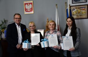 Opiekunki ze żłobka przeskoczyły ogrodzenie i uratowały seniora