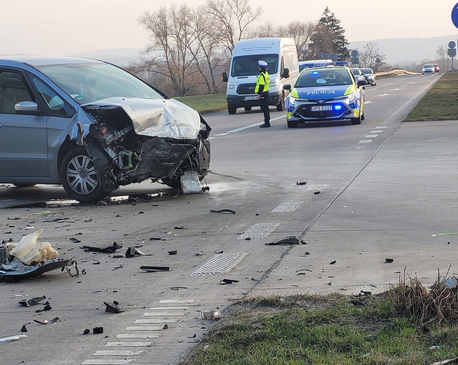 Wypadek na łączniku. Jedna osoba trafiła do szpitala [FOTO]