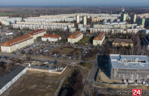 Parking przed siedzibą starostwa urośnie do 300 miejsc?
