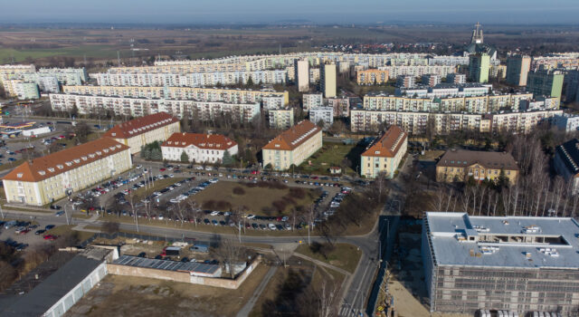 Parking przed siedzibą starostwa urośnie do 300 miejsc?