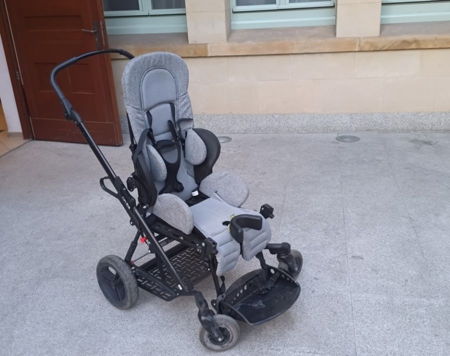 Skradziony czy zagubiony? Znaleziono wózek dla niepełnosprawnego dziecka