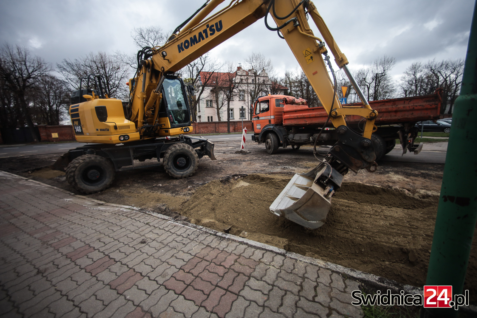 Drogowcy zabrali się za remont ulic. Radni wskazują kolejne miejsca wymagające naprawy [FOTO]