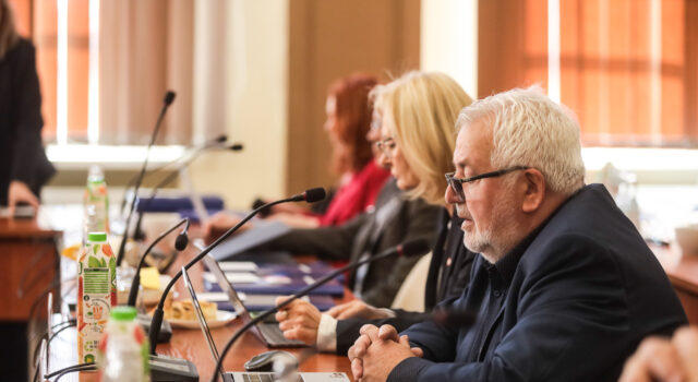 Więcej na zwierzęta, rzekę, drogi i wymianę źródeł ciepła. Świdniccy radni zagłosowali