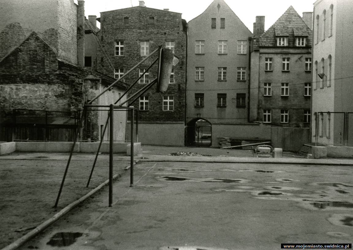 Świdnica wczoraj i dziś. Ulica Trybunalska