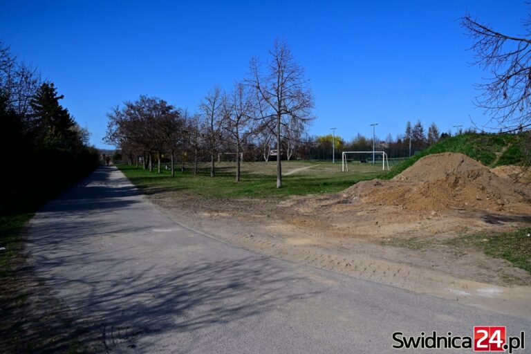 „To była granda”. Był parking, jest przystanek. Jest teren rekreacyjny, będzie parking [FOTO]