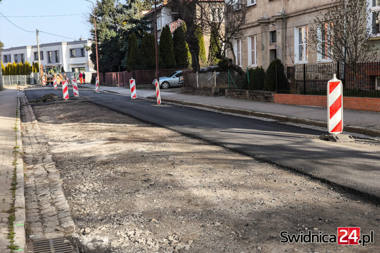 O jej naprawę zabiegali mieszkańcy oraz radni. Trwa remont ulicy Lwa Tołstoja [FOTO]