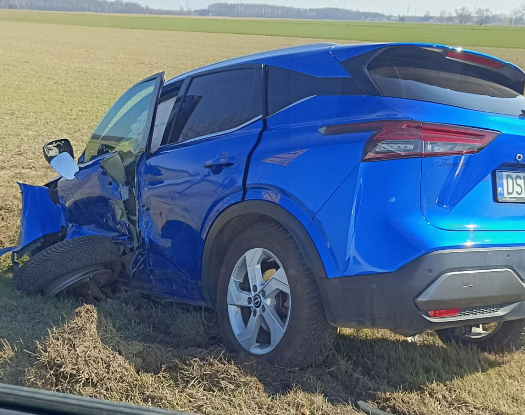 Zderzenie osobówek na drodze wojewódzkiej 374 [FOTO]