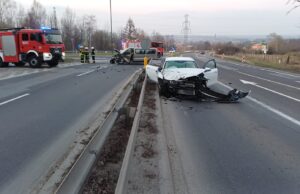 Zderzenie busa i osobówki w Świebodzicach