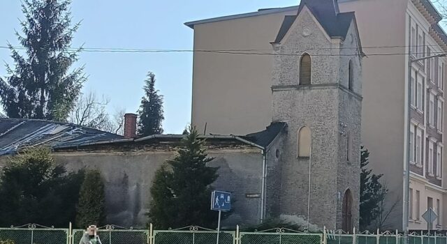 zawalony dach kaplicy MB Częstochowskiej w Jaworzynie Śląskiej (5)