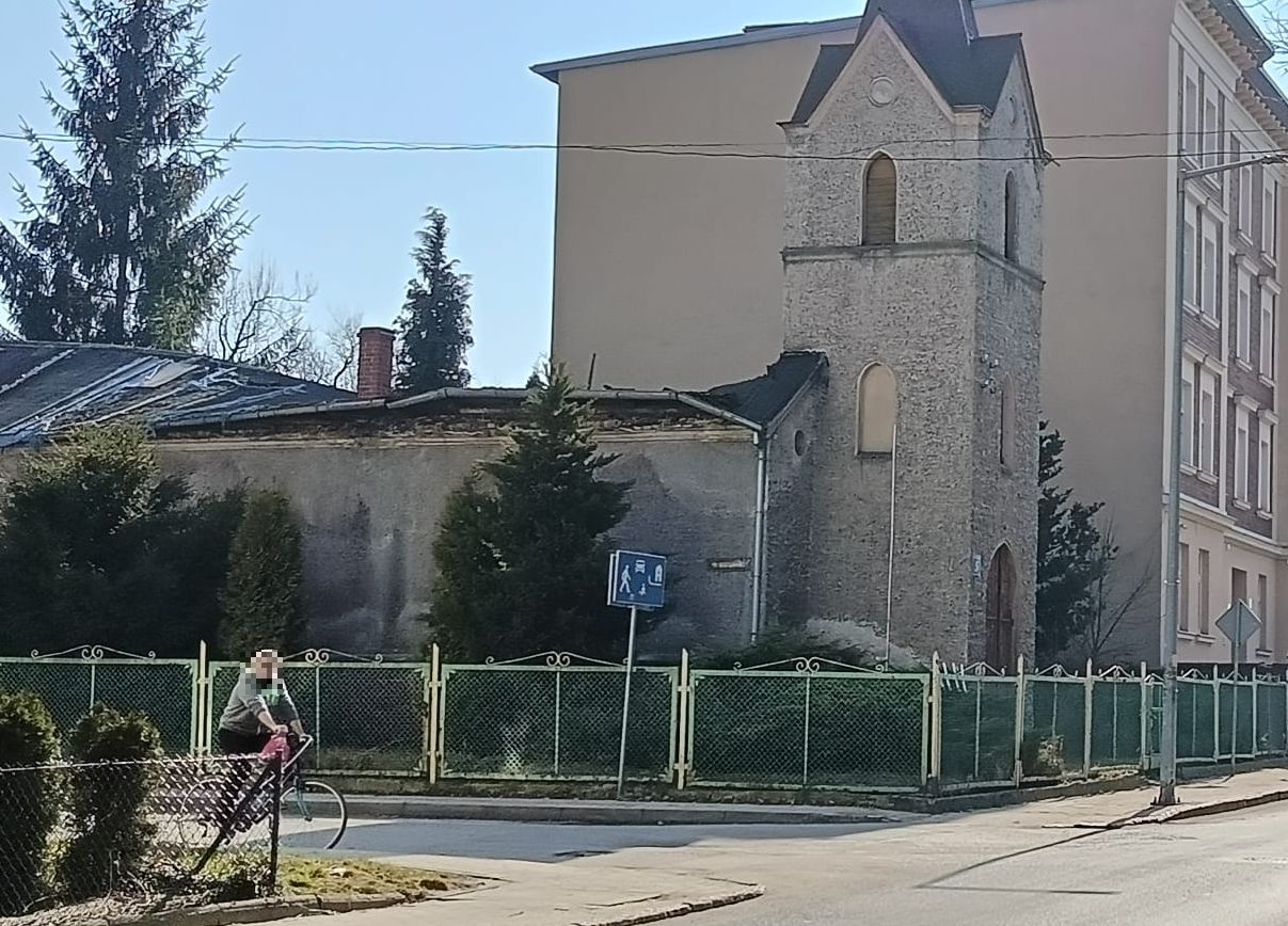 Zawalił się dach zabytkowej kaplicy [FOTO]