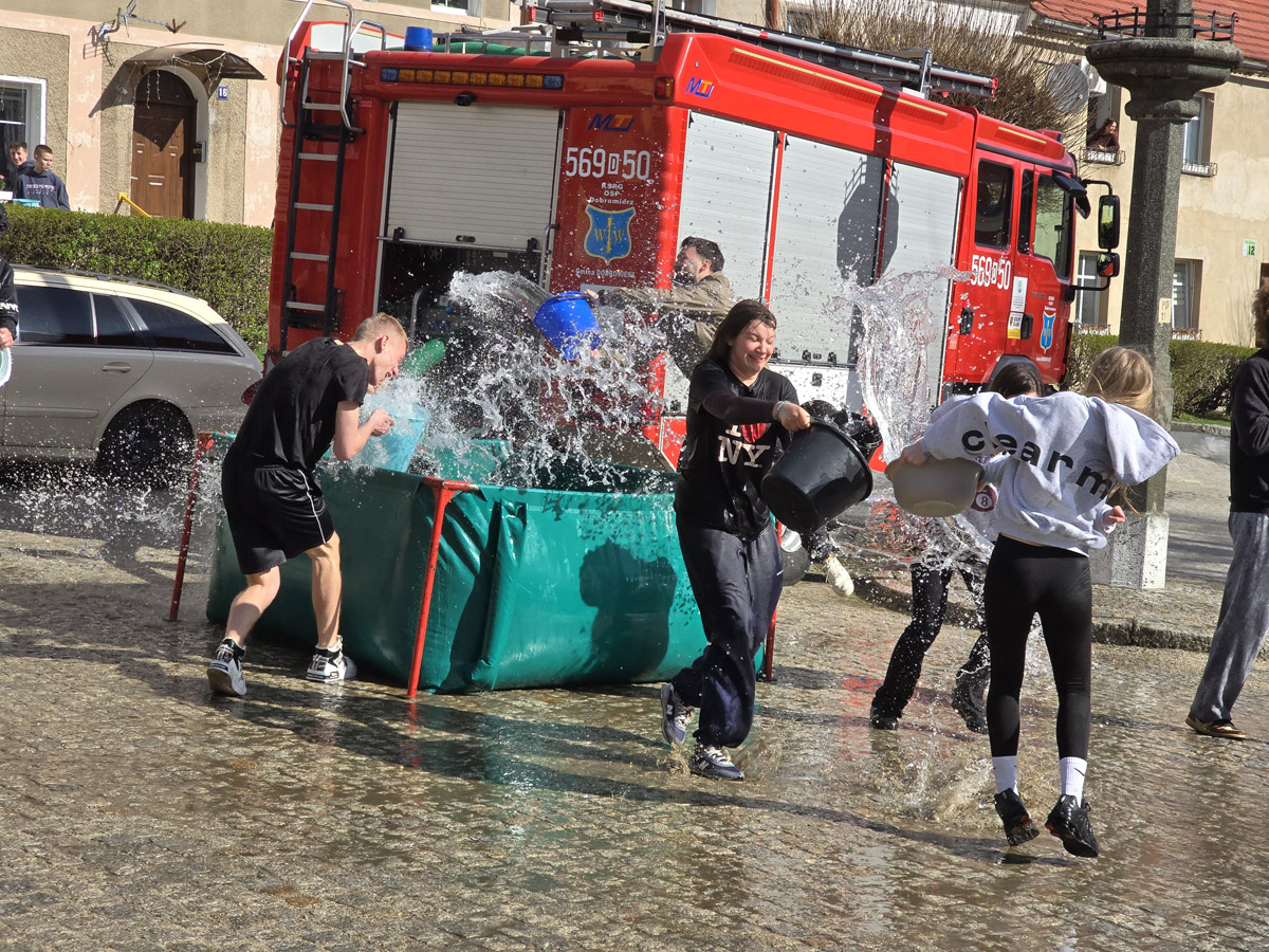 Lany poniedziałek dla morsów. Dobromierz i Olszany nie poddały się pogodzie! [FOTO/VIDEO]