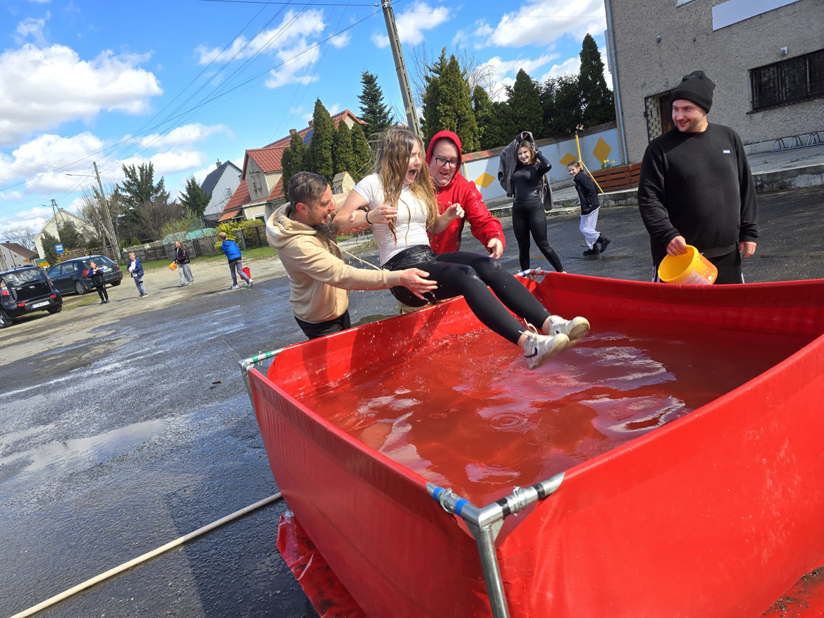 Lany poniedziałek dla morsów. Dobromierz i Olszany nie poddały się pogodzie! [FOTO/VIDEO]
