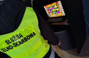 Nielegalny salon gier zlikwidowany. Policjanci przejęli automaty i gotówkę