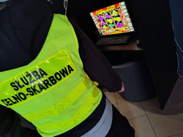 Nielegalny salon gier zlikwidowany. Policjanci przejęli automaty i gotówkę