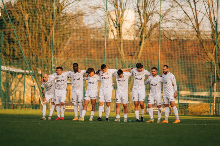 Strzelanina i wymiana ciosów w Oławie