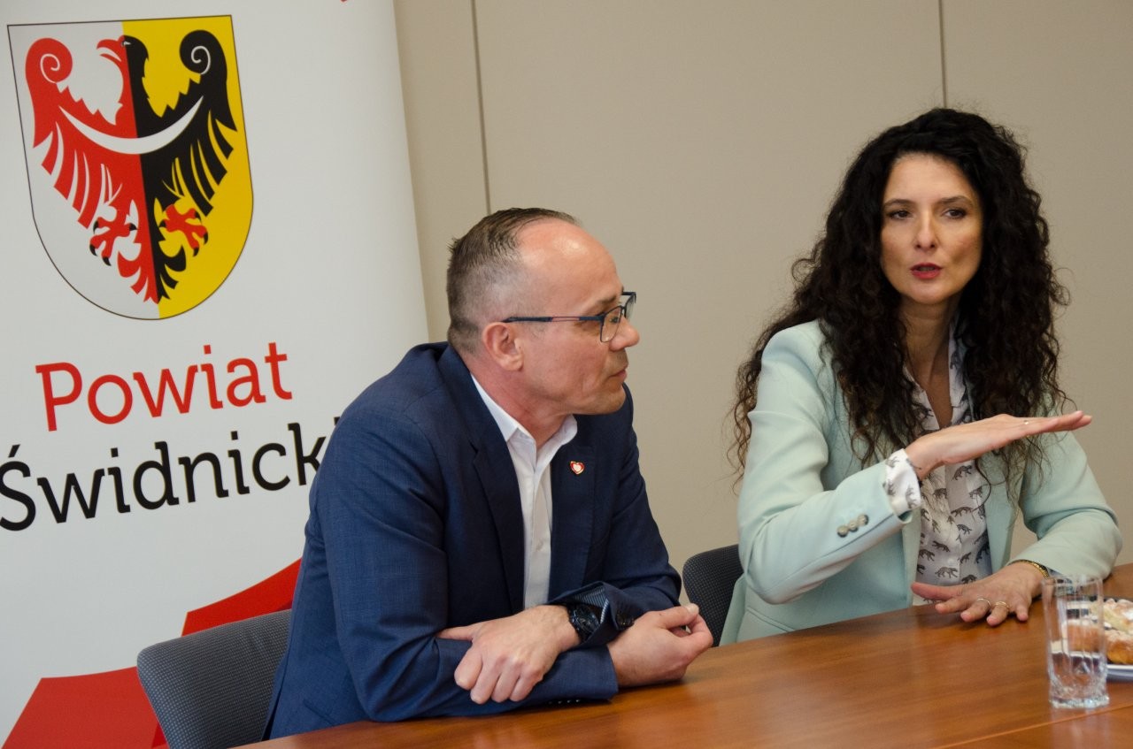 Lokalni samorządowcy z wojewodą Anną Żabską rozmawiali o budowie miejsc schronienia [FOTO]
