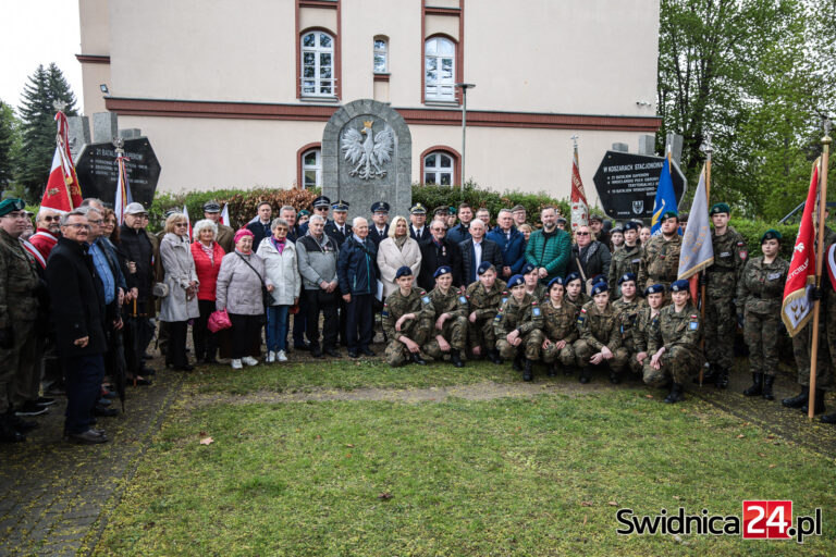 Pamiętali o świdnickich saperach. „Nie szczędzili krwi ani życia w zmaganiach o wolność ojczyzny” [FOTO]