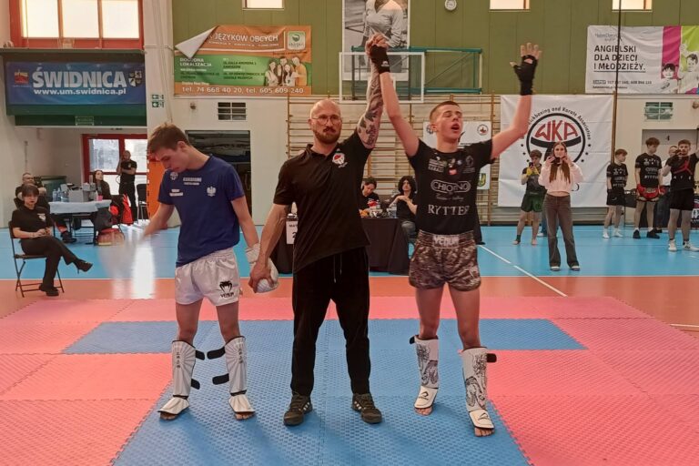 Świdnicki fighter z pasem mistrzowskim WKA [FOTO]