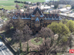 Zabytkowy gmach szpitala znów trafi pod młotek. Tym razem uda się znaleźć nowego właściciela?