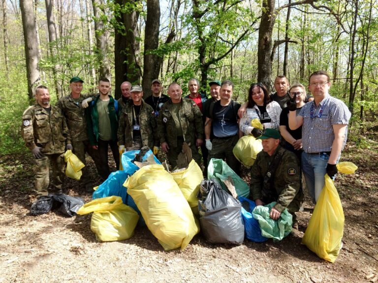 Strzegomianie wysprzątali Górę Krzyżową [FOTO]
