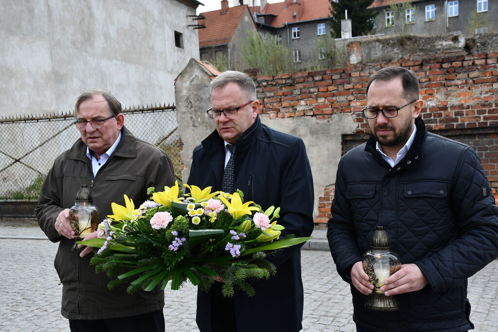 Uczcili pamięć ofiar katastrofy budowlanej w Świebodzicach [FOTO]