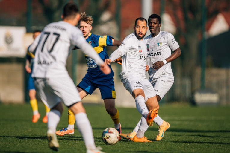 Żółto-czerwona druga połowa w Strzegomiu