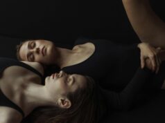 Body jako fundament szafy: Dlaczego warto postawić na ten fason? Body damskie