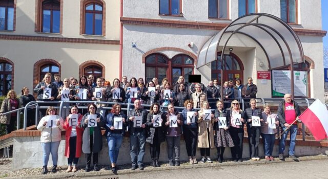 Protest w ZUS. Pracownicy wyszli przed budynki w całej Polsce, także w Świdnicy