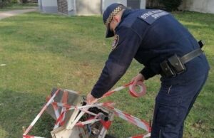 Problemy śpiącego podróżnego, podrzucony gruz. Interwencje straży miejskiej