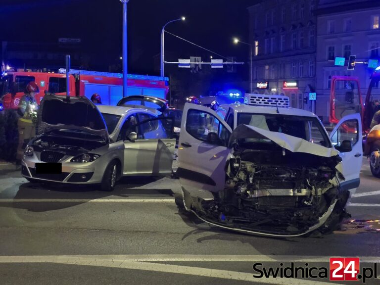 Zderzenie w centrum Świdnicy [FOTO]