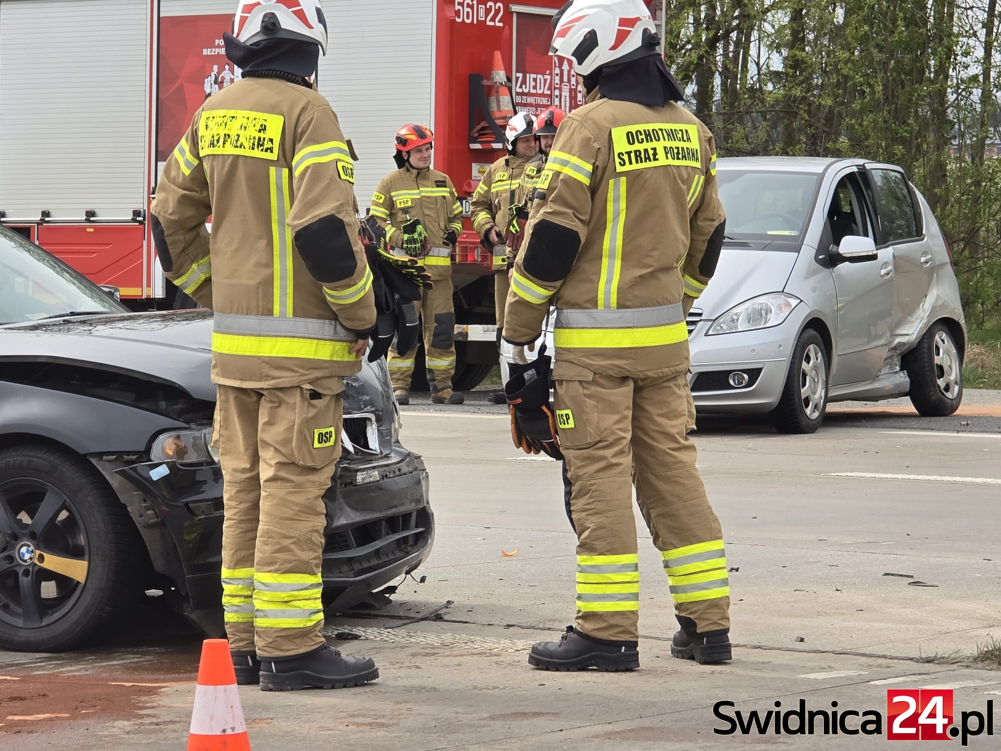 Zdarzenie drogowe na skrzyżowaniu z łącznikiem [FOTO]