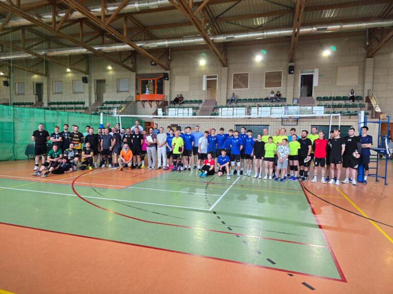 Zagrali w siatkę z okazji Dni Żarowa na sportowo [FOTO/WYNIKI]