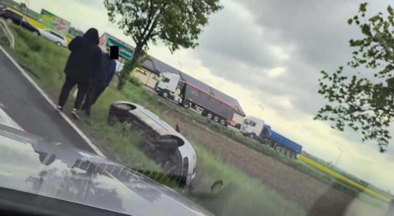 Wymusił pierwszeństwo, auto wpadło do rowu [FOTO]